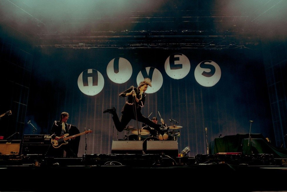 the hives estrena el video en vivo de hate to say i told you so desde bogotá