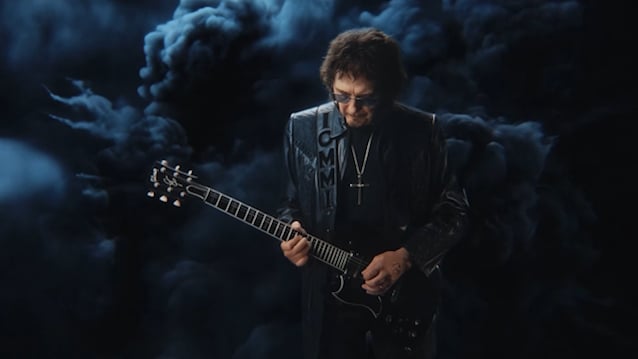 Tony Iommi comparte material exclusivo del video para ‘World Alone’