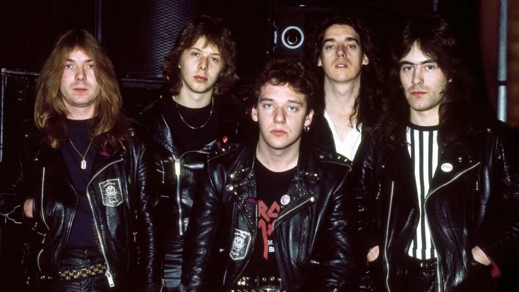 Iron Maiden explora la historia de su legendario himno homonimo