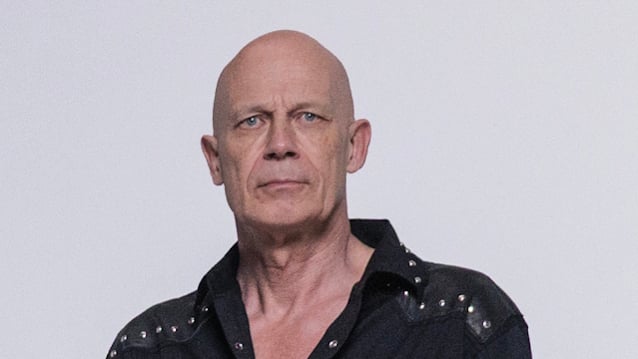 Wolf Hoffmann lamenta ausencia de ex-miembros en disco de Accept