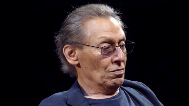 Alex Van Halen recibe condecoracion real en los Paises Bajos