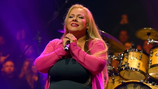 Amanda Somerville enfrenta un tumor cerebral maligno y agresivo