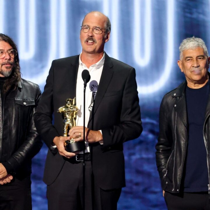 Nirvana recibe el premio Video Vanguard en los MTV VMAs