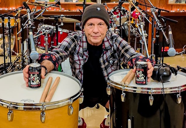 Iron Maiden anuncia la llegada de Eddie’s Dive Bar a Estados Unidos