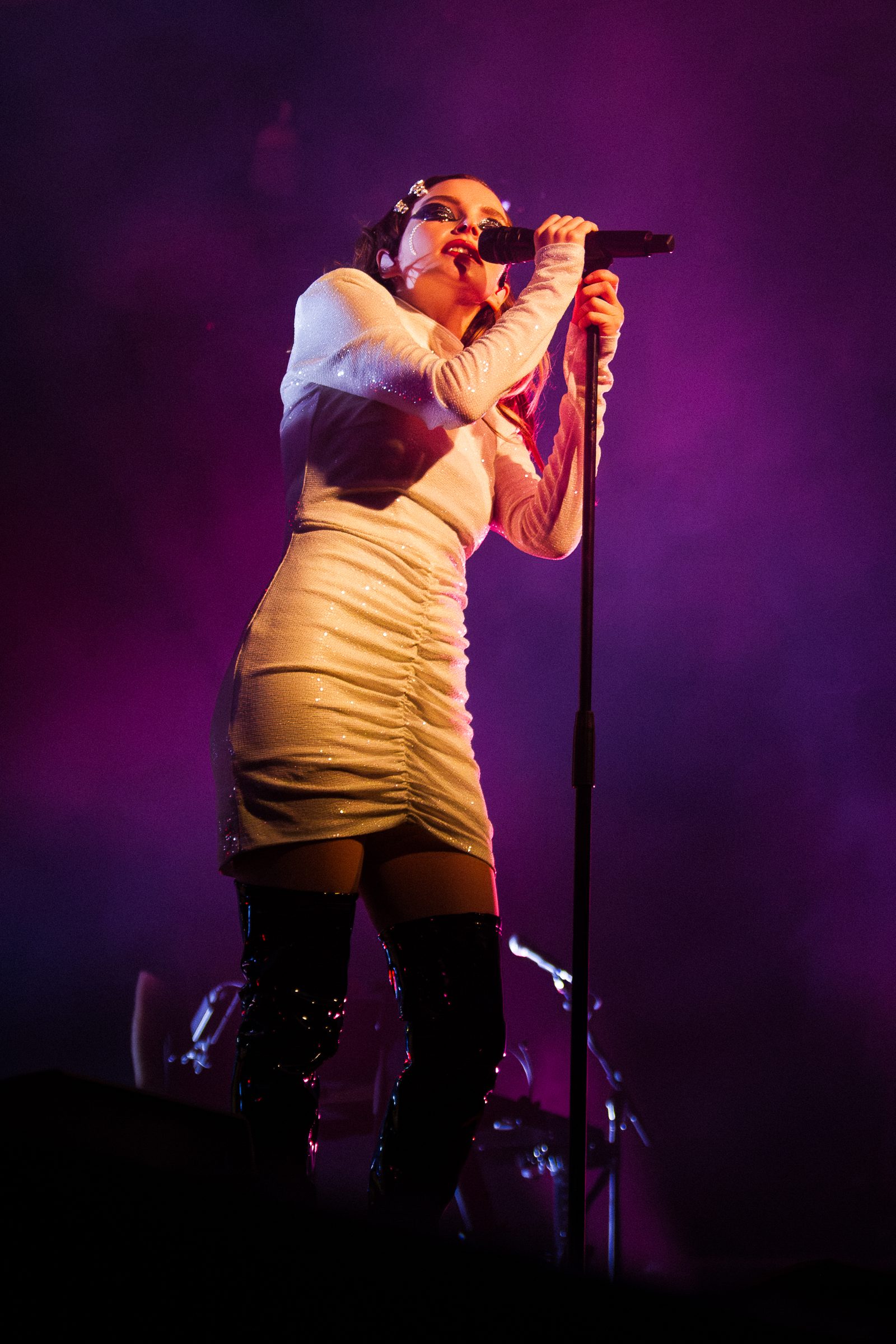 Lauren Mayberry de Chvrches en vivo en concierto