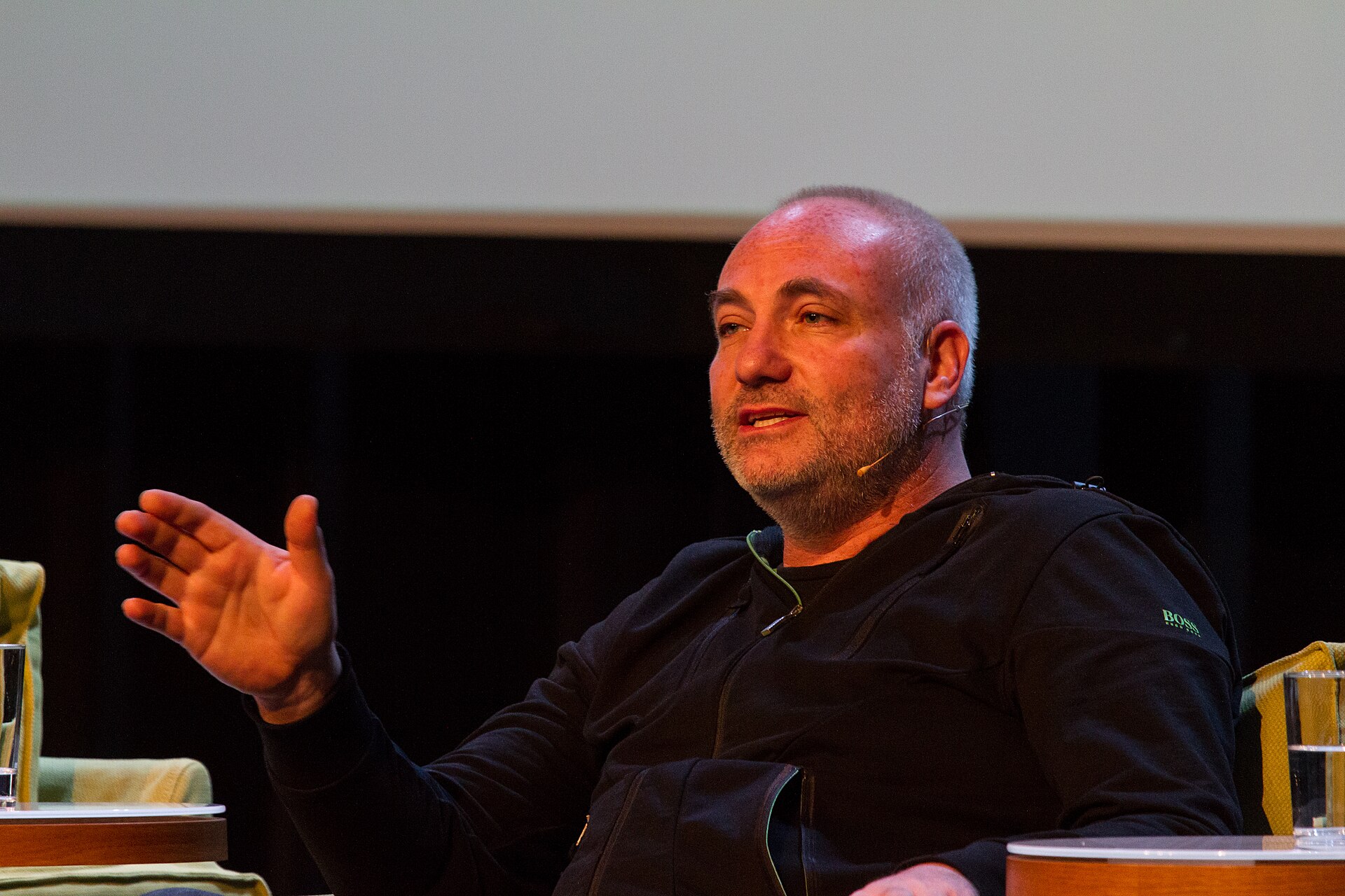 El actor Kim Bodnia, protagonista del video de Death From Above 1979 Private Lives