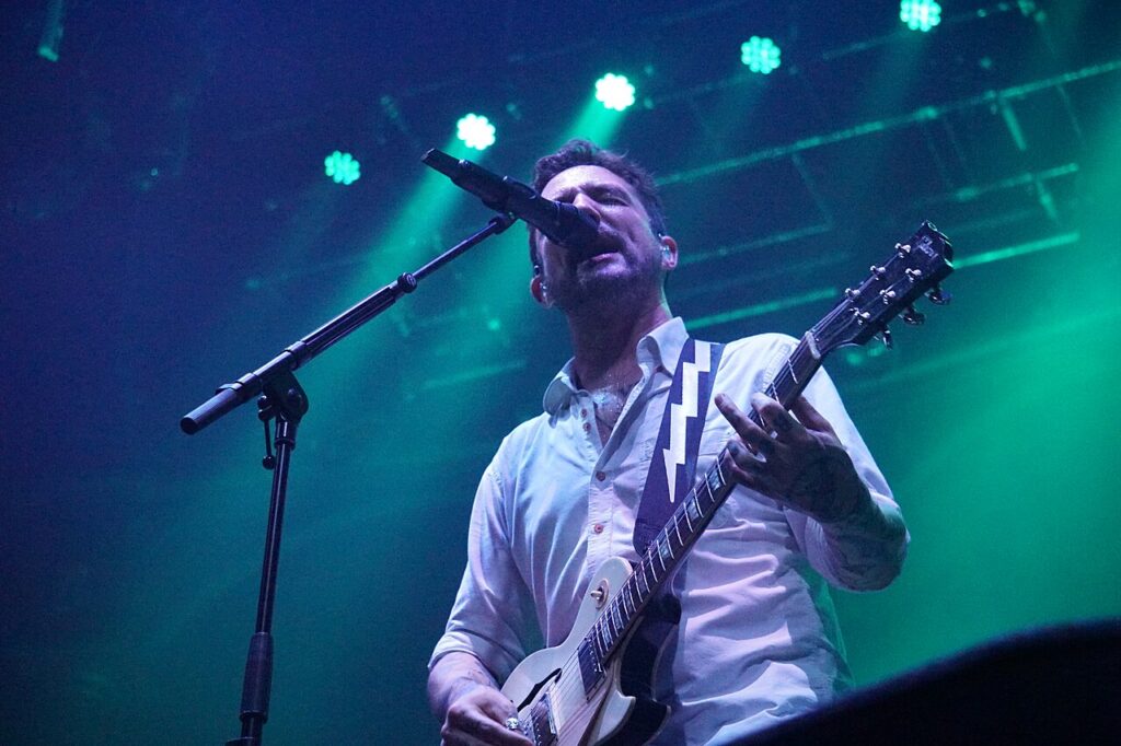 Frank Turner sobre el escenario del festival Lost Evenings, que cerrará en 2027