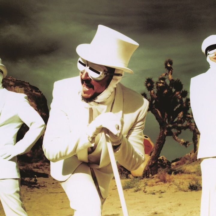 Primus celebra su legado como la banda mas extrana del rock