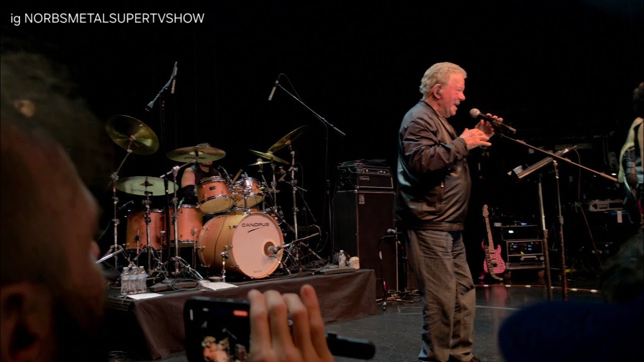 William Shatner interpreta temas de Metallica y Motörhead