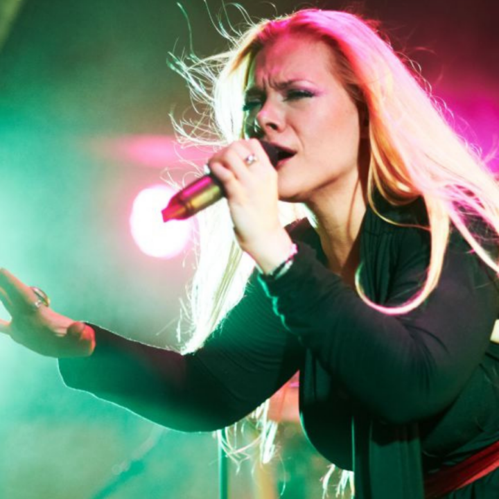 Amanda Somerville enfrenta un tumor cerebral maligno y agresivo