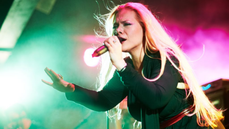 Amanda Somerville enfrenta un tumor cerebral maligno y agresivo