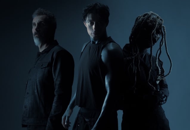 Falling in reverse estrena el sencillo josep con corey taylor y serj tankian