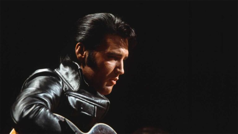 Elvis Presley transformo la musica moderna y el rock and roll