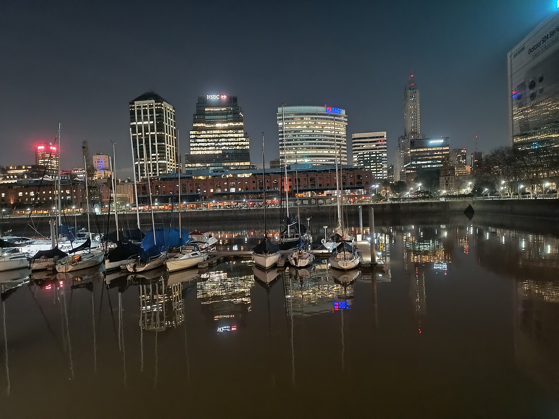 Puerto Madero en Buenos Aires, donde Robbie Williams dio un show sorpresa antes de su gira en México