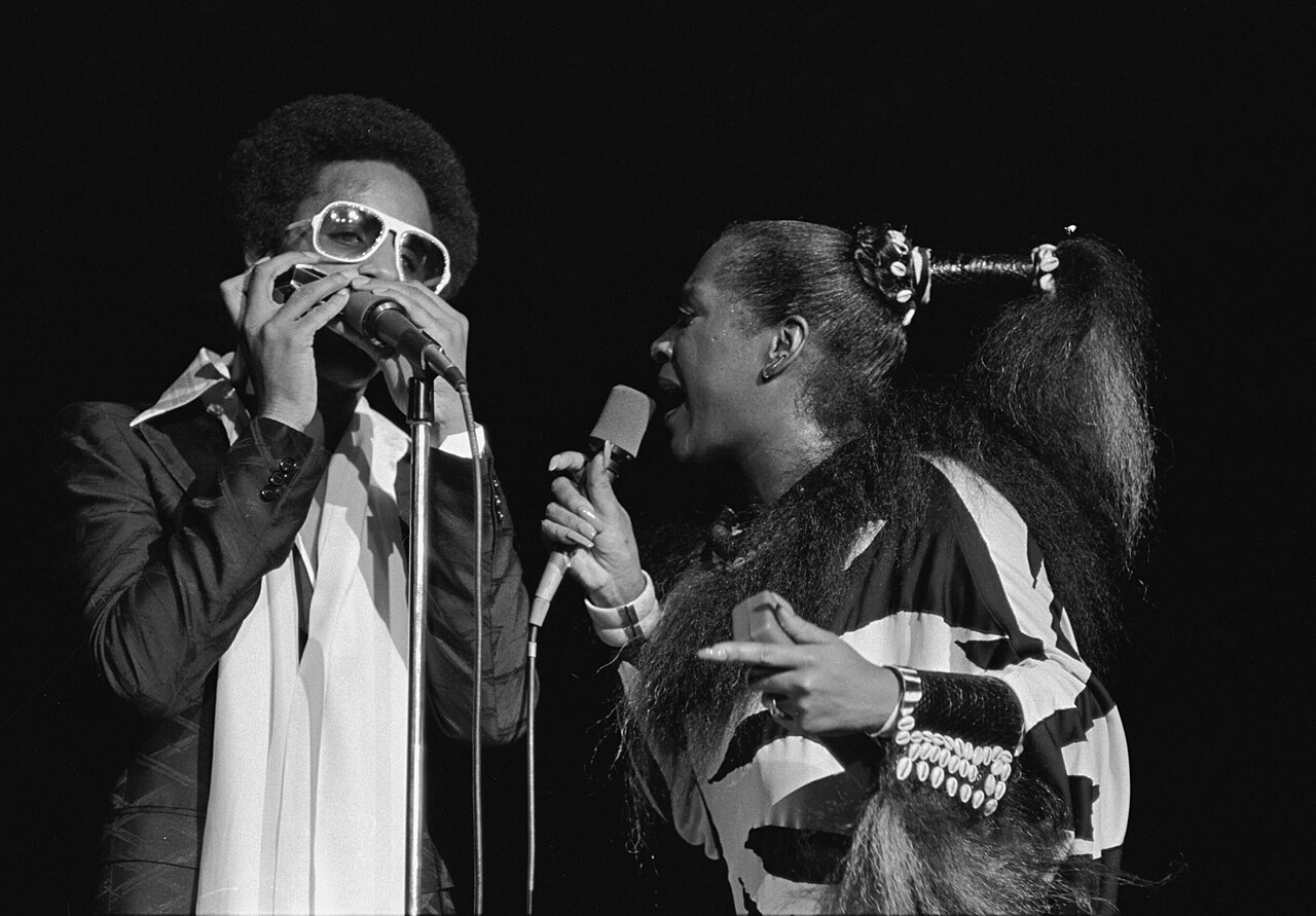 Stevie Wonder junto a Patti LaBelle en una foto de 1978