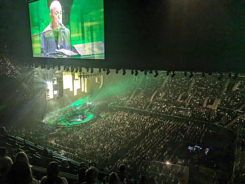 Billy Joel en concierto en el Intuit Dome, artista de la reedición de Turnstiles de Billy Joel