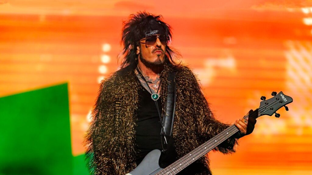 Nikki Sixx confirma que los conciertos de Mötley Crüe quedan libres de política