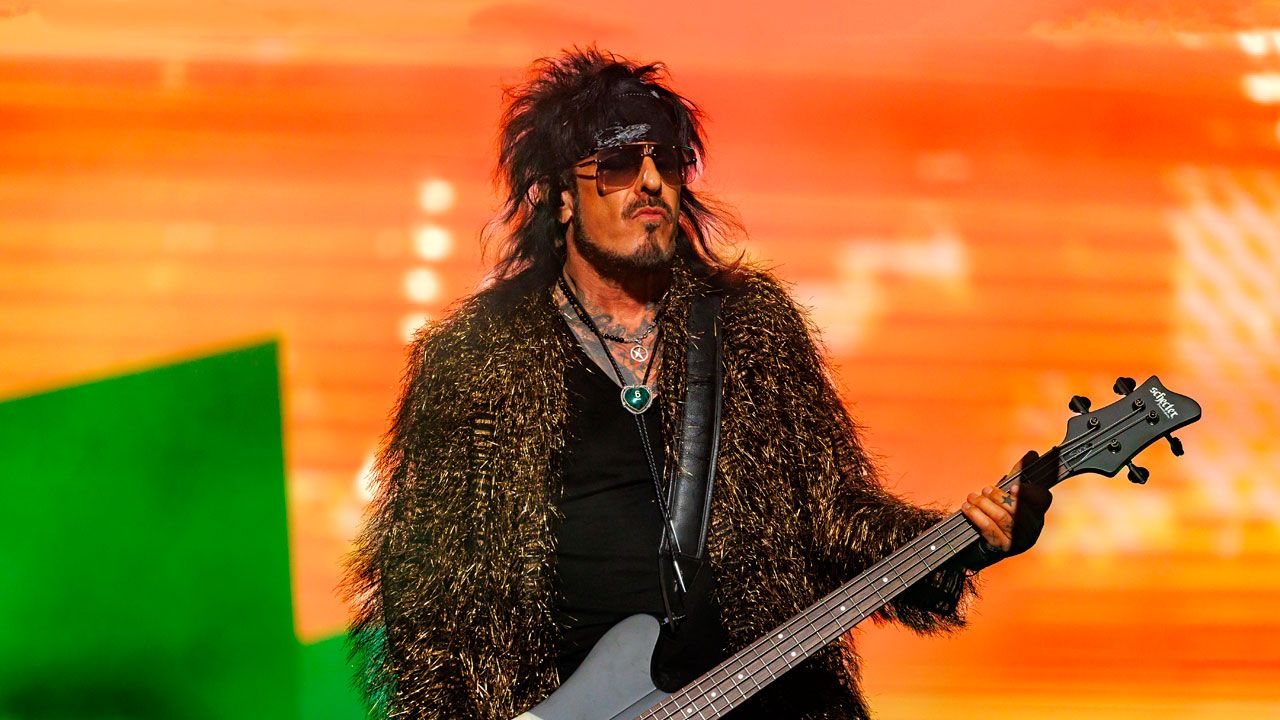 Nikki Sixx confirma que los conciertos de Mötley Crüe quedan libres de política