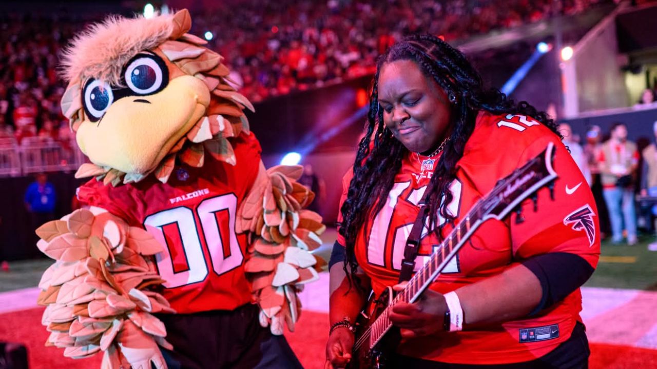 Diamond Rowe de Tetrarch deslumbra a miles de fans de la NFL