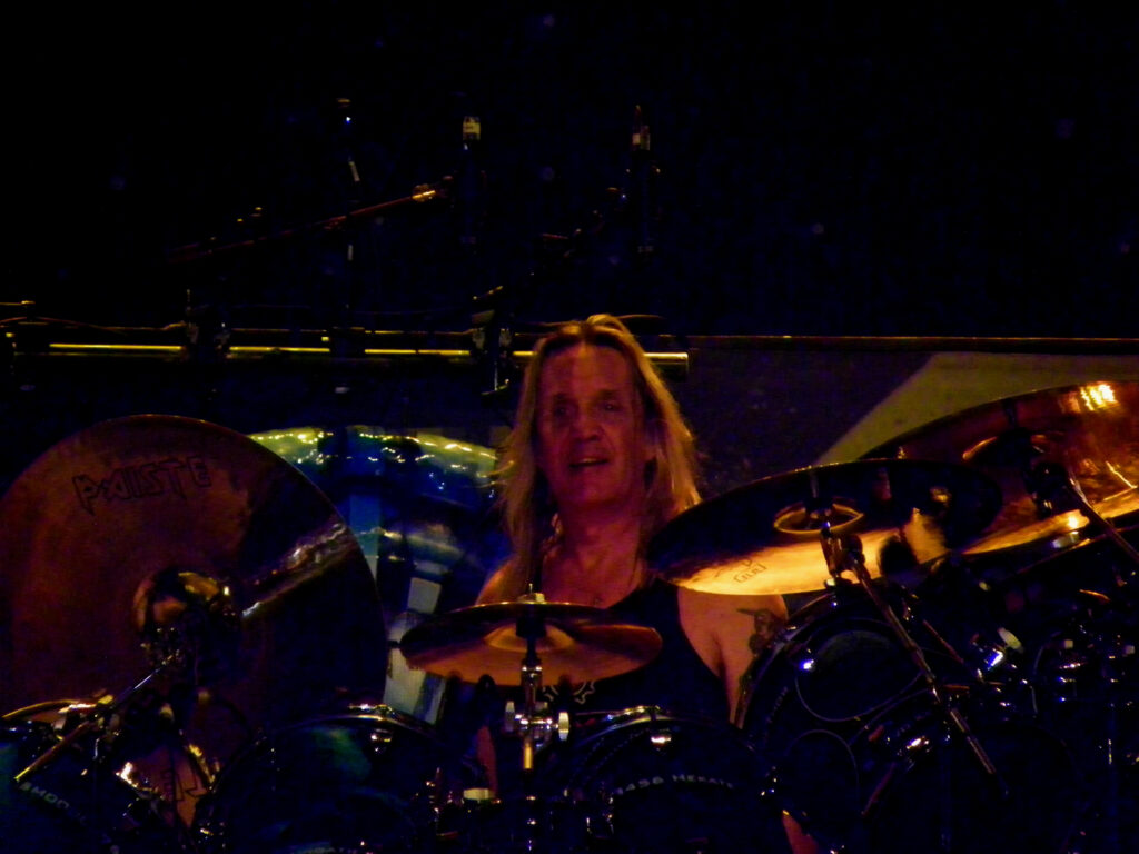 Nicko McBrain rechaza jugar al golf con Donald Trump