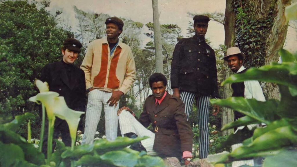 The Chambers Brothers desafiaron las listas con la psicodelia de «Time Has Come Today»