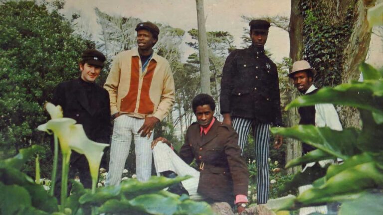The Chambers Brothers desafiaron las listas con la psicodelia de «Time Has Come Today»