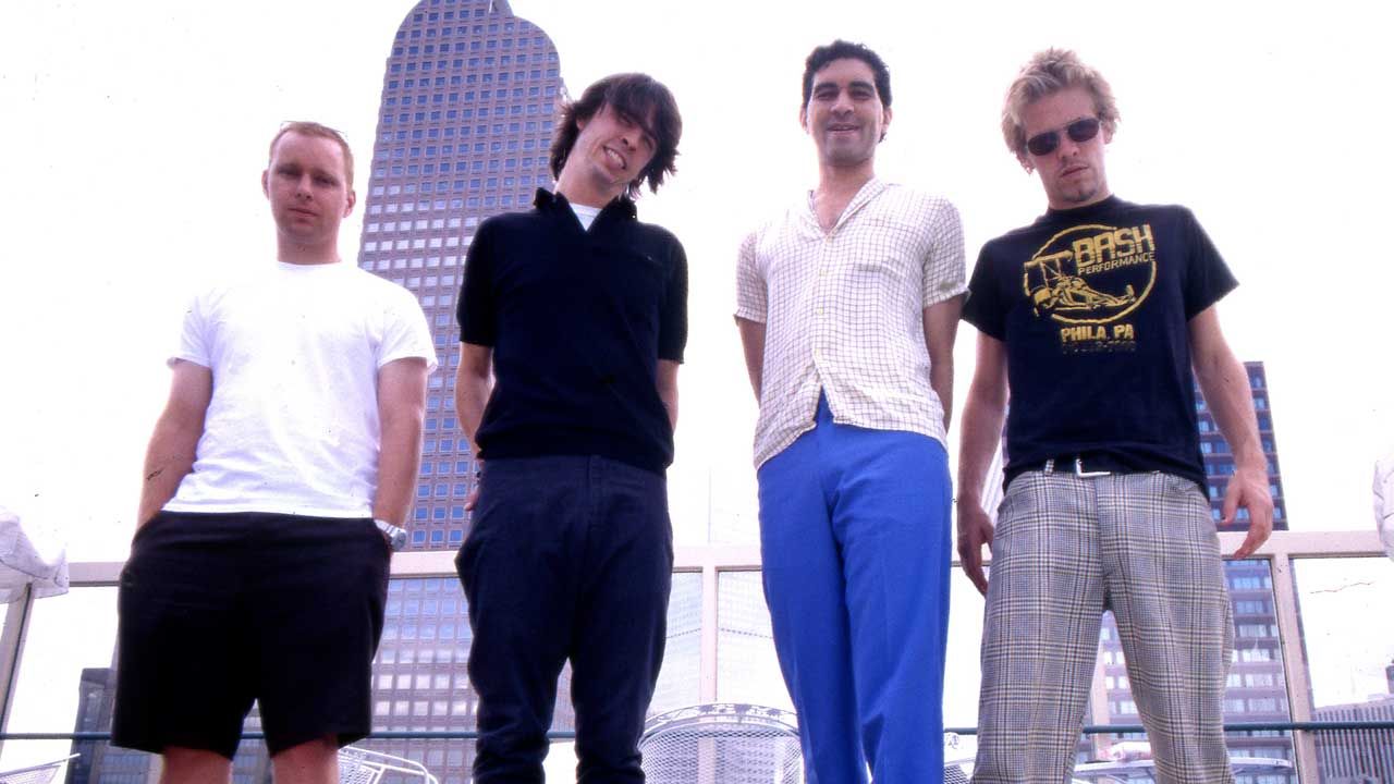 Foo Fighters rescata su legendaria versión de Baker Street tras casi tres décadas