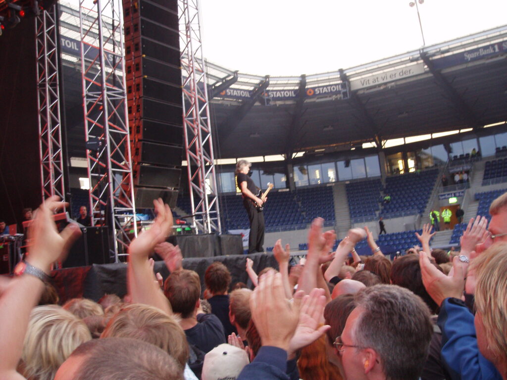 Roger Waters critica duramente a James Hetfield de Metallica