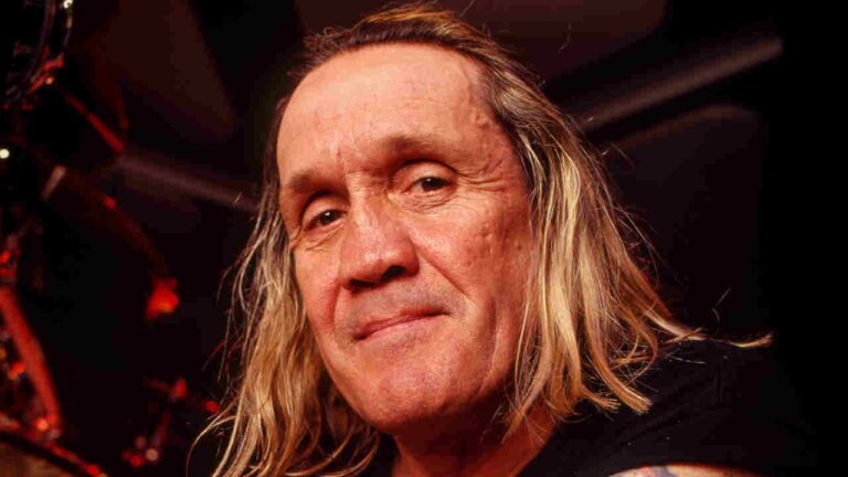 Nicko McBrain revela su pasado con las drogas y su dura lucha