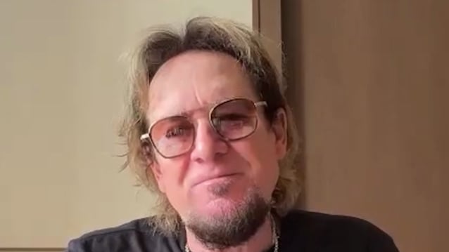 Adrian Smith confiesa que Iron Maiden disfruta los directos como nunca