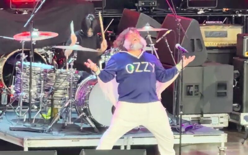 Jack Black interpreta War Pigs junto a Geezer Butler en festival