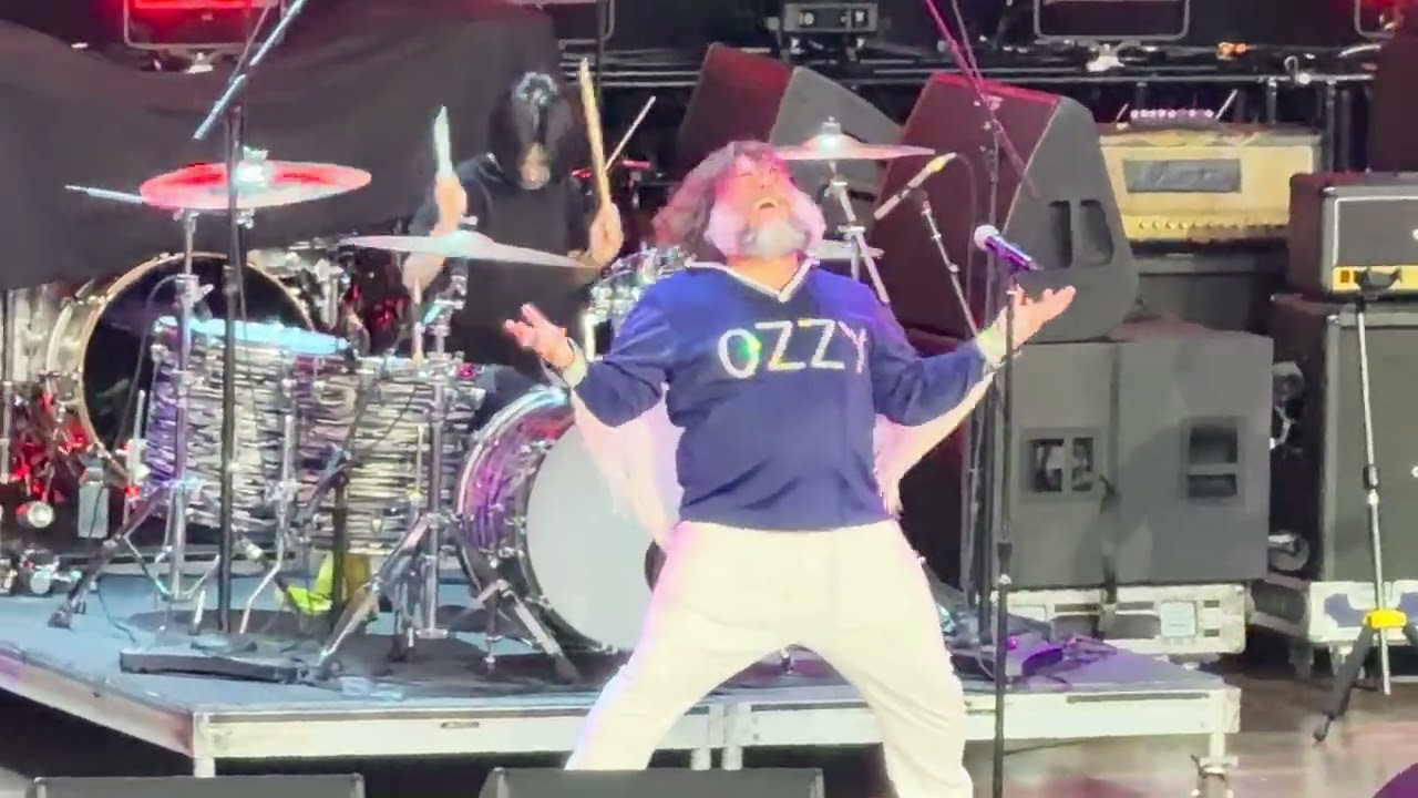 Jack Black interpreta War Pigs junto a Geezer Butler en festival