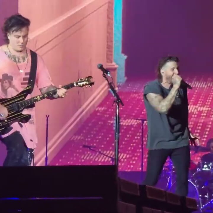 Avenged Sevenfold invita a Nene Royal al escenario en Singapur