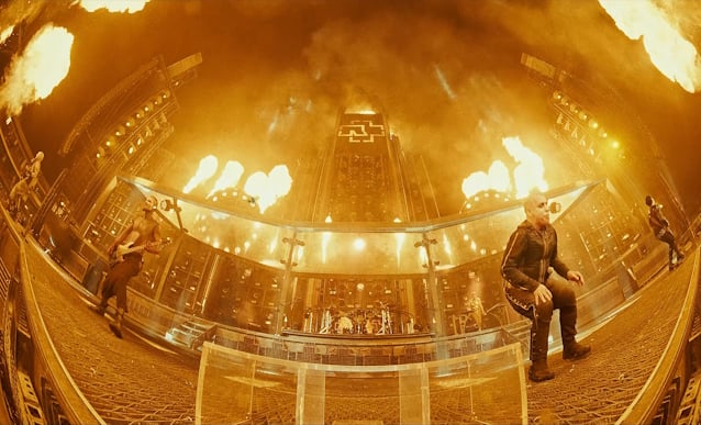 Rammstein estrena la furia en directo de Sonne desde Mexico