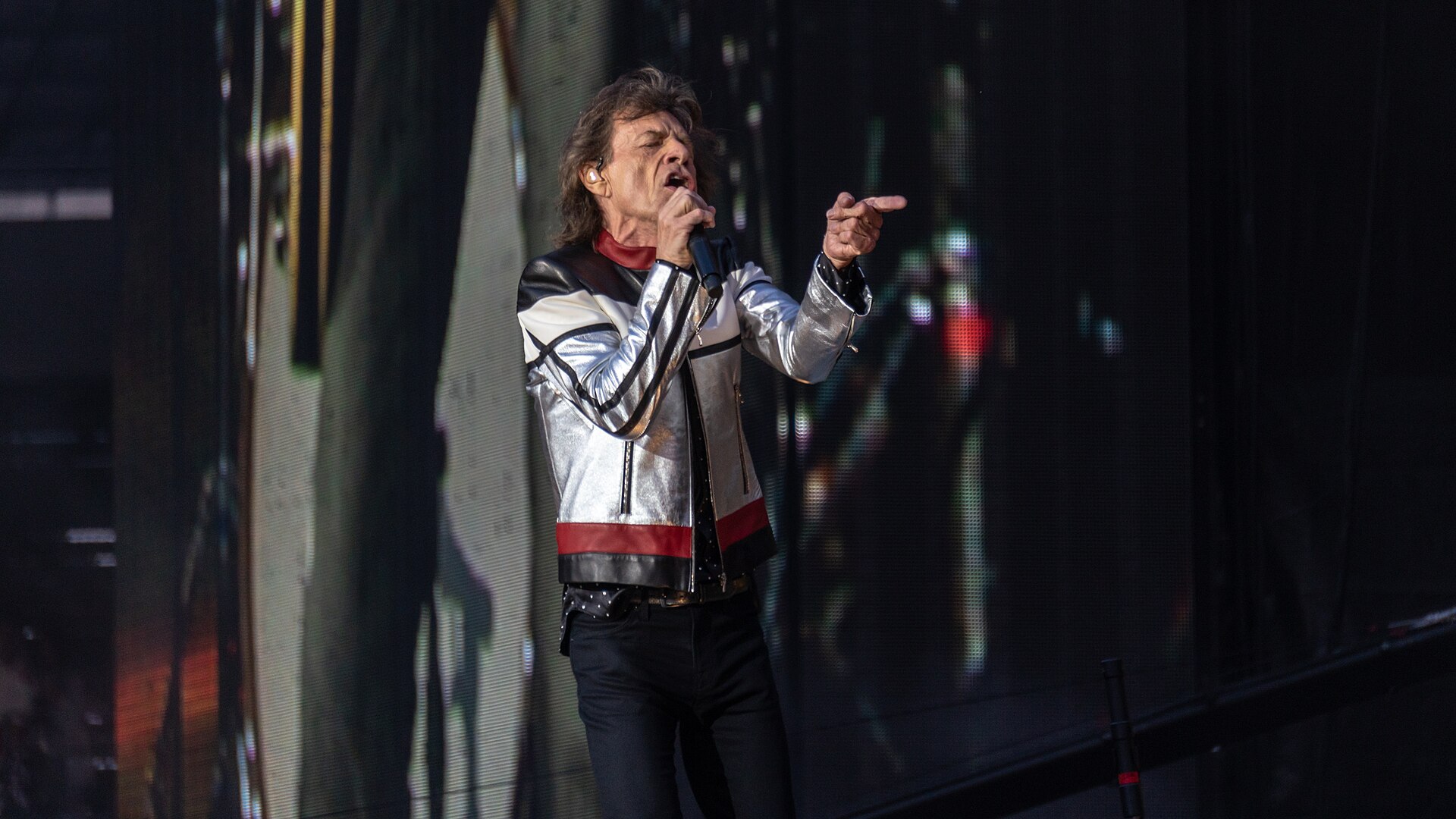 Mick Jagger cantando en vivo, voz de Mr Charm de los Rolling Stones