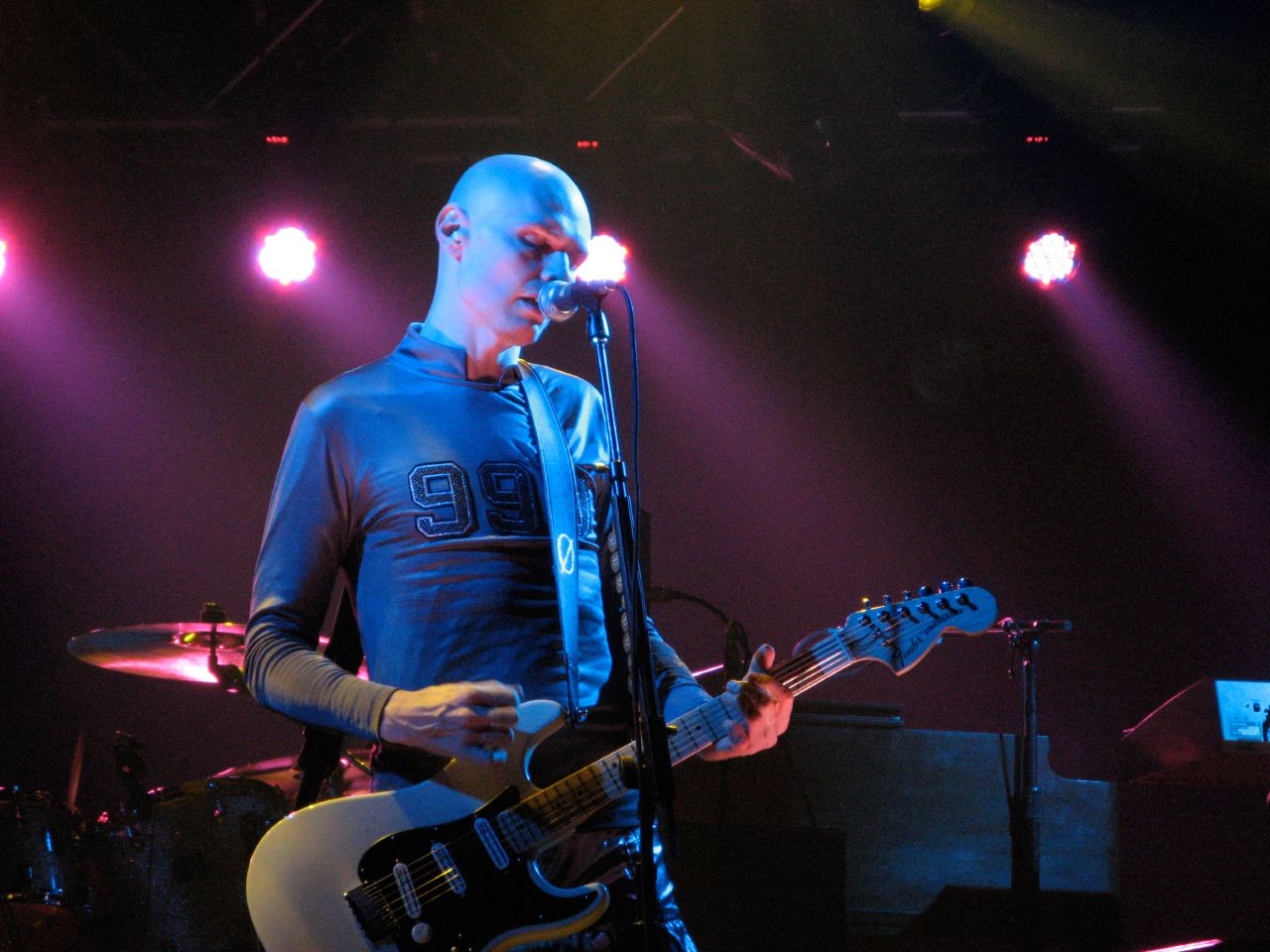 Billy Corgan con Smashing Pumpkins en un concierto de 2008