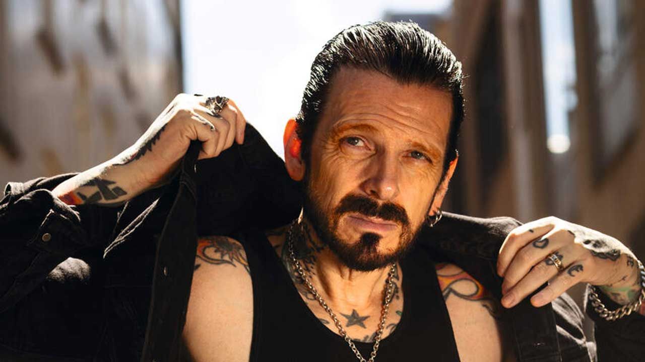 Ricky Warwick revela salvajes anecdotas con leyendas del rock